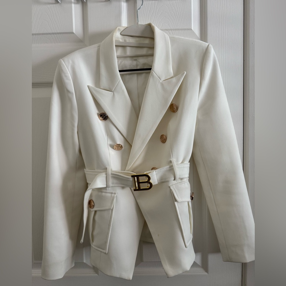 Chic White Double-Breasted Women's blazer and pants